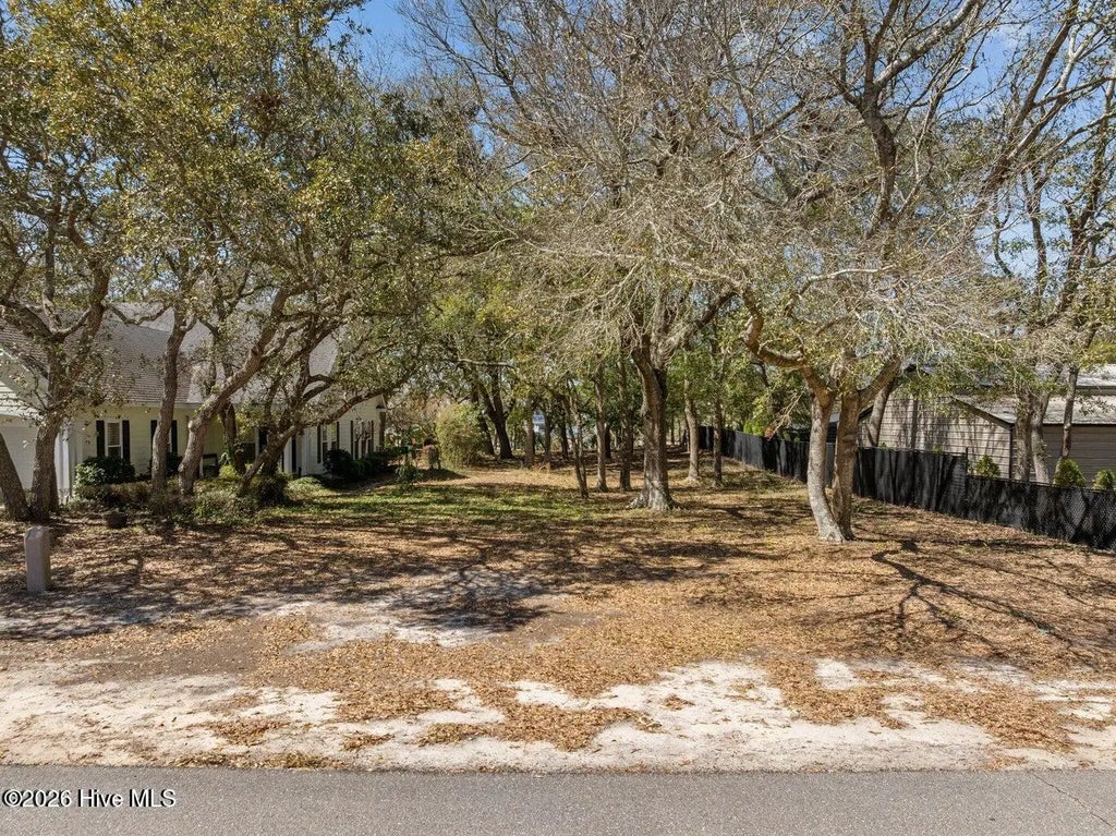 121 Sw 13th Street, Oak Island