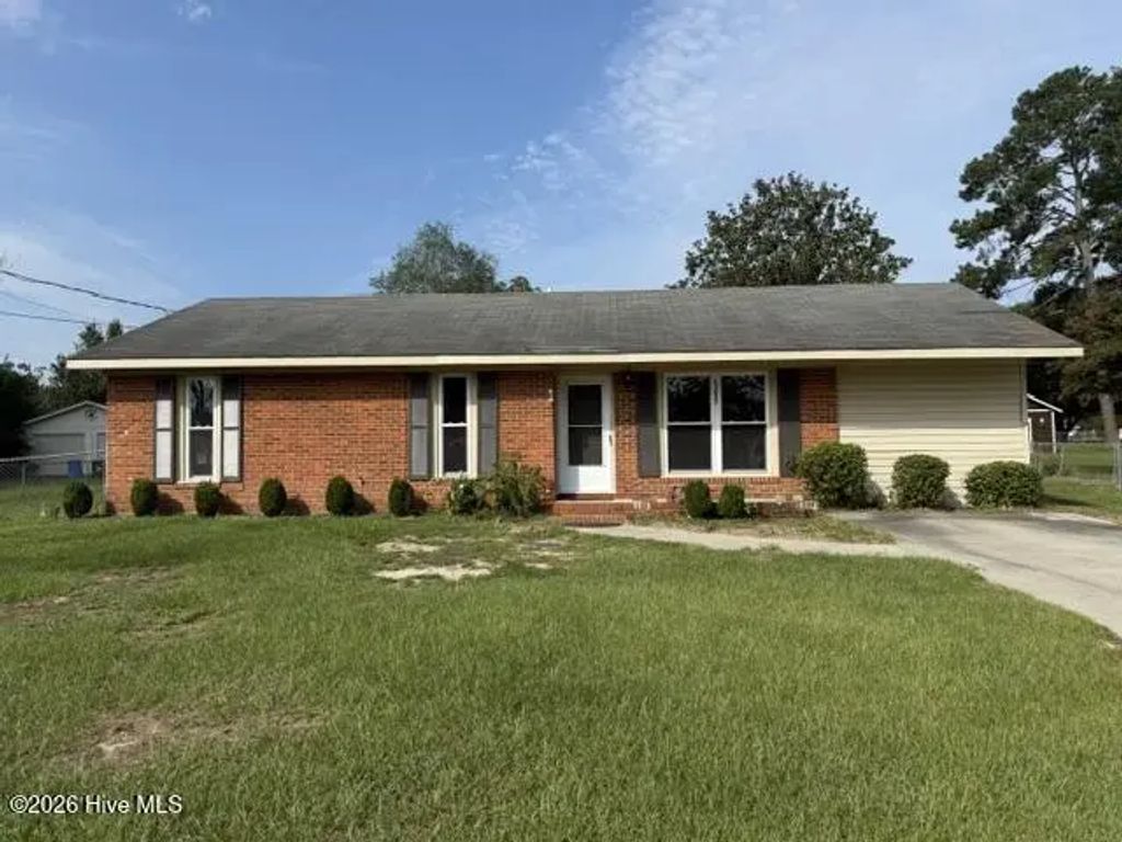 16760 Douglas Avenue, Laurinburg