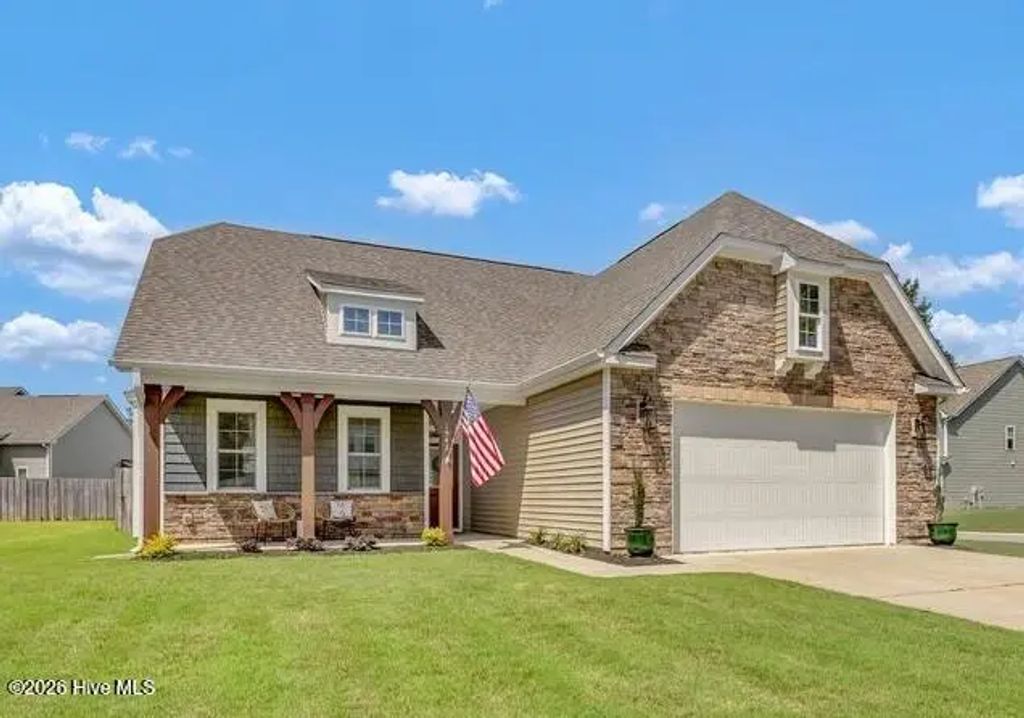 1542 Selby Court, Leland