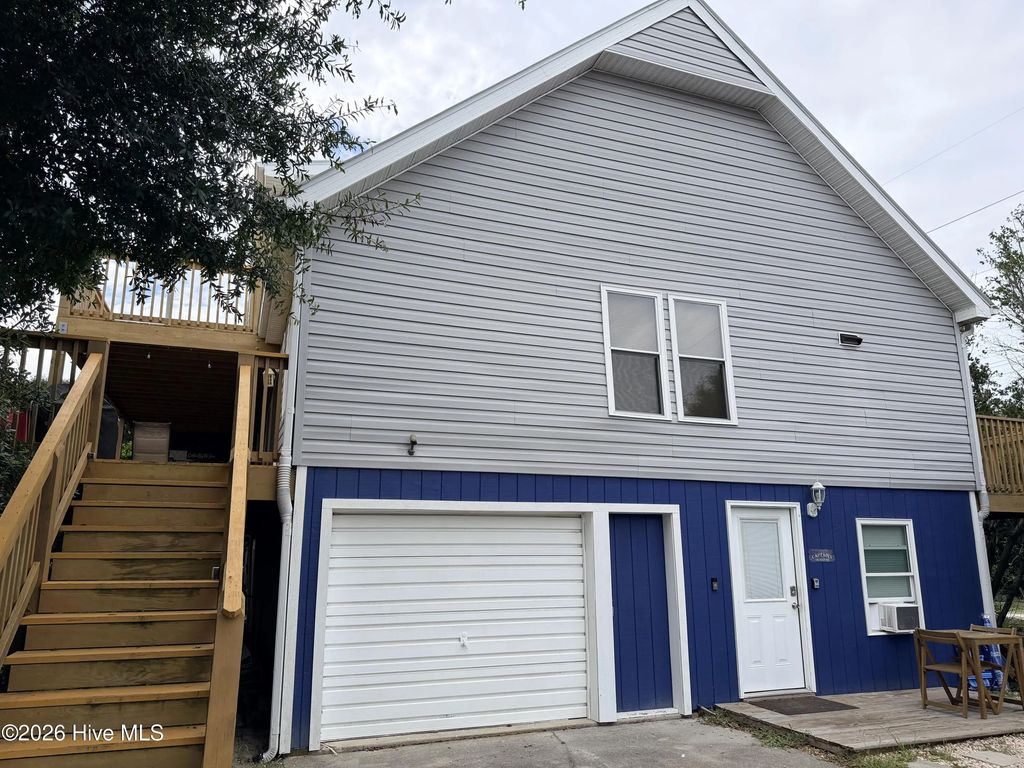 107 Bryan Street East, Emerald Isle