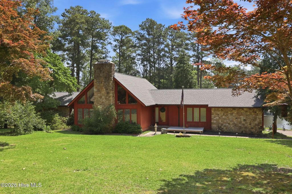 2107 Pinewood Terrace, Fayetteville