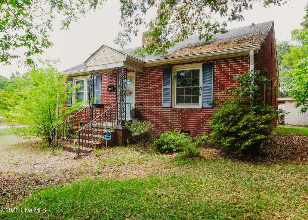 303 Myrtle Avenue, Hamlet