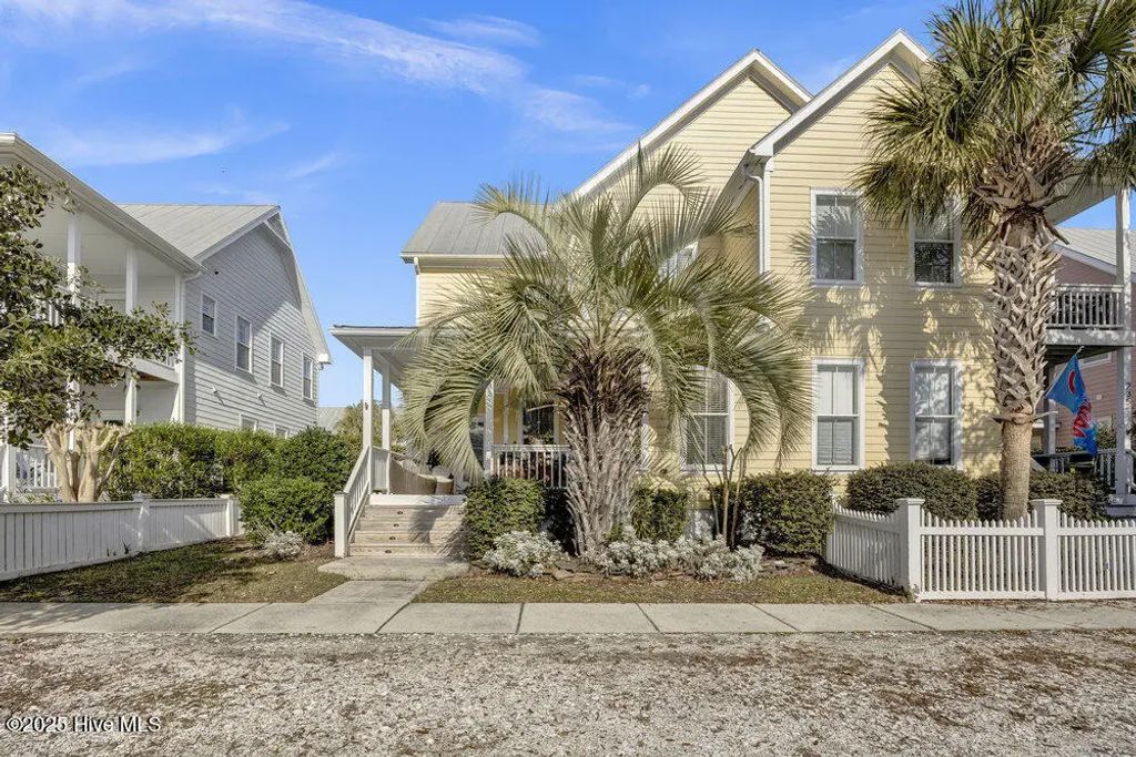 233 Silver Sloop Way, Carolina Beach