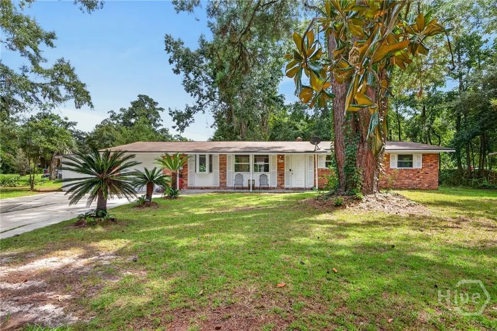 121 Juniper Circle, Savannah