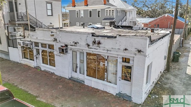 2415 Montgomery Street, 