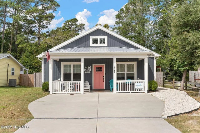 127 Nw 20th Street, Oak Island