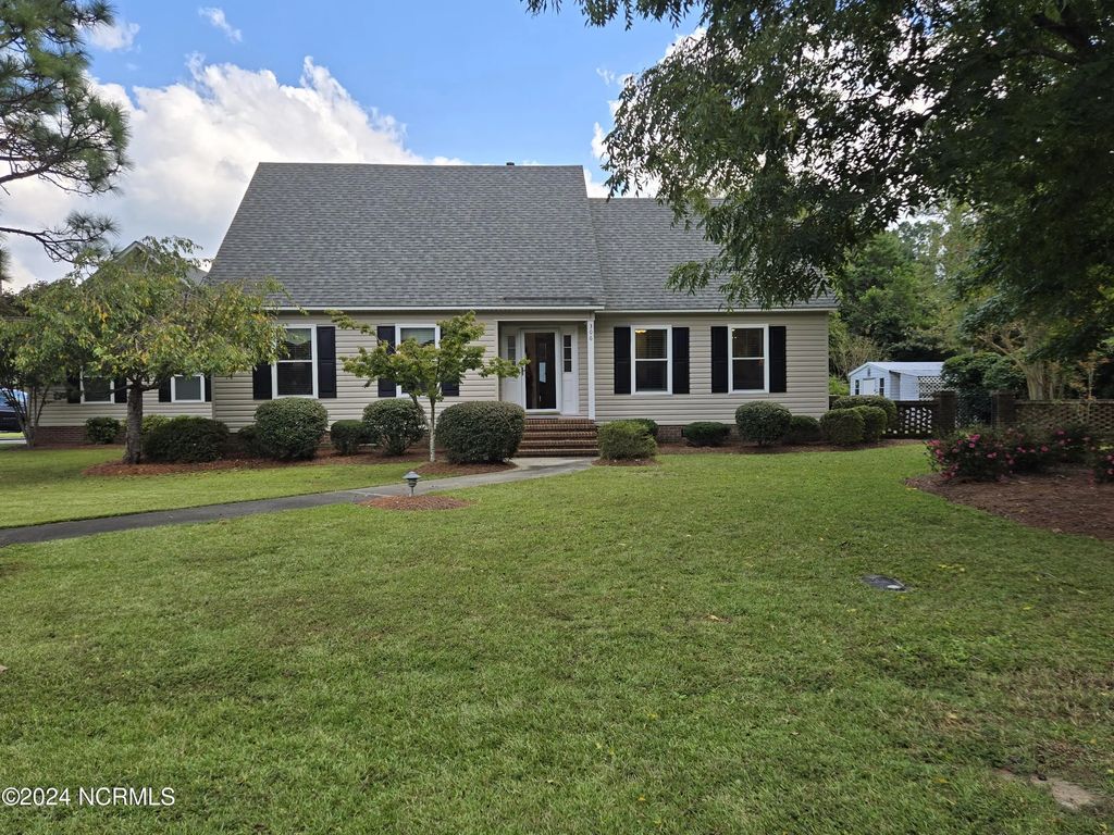 306 Pecan Lane, Laurinburg
