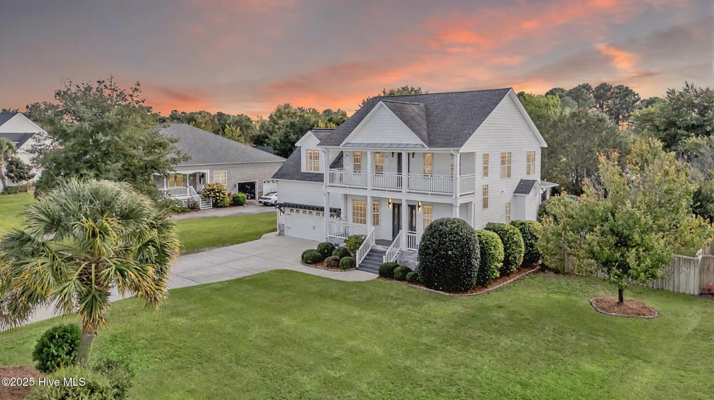 114 Cove Side Lane, Hampstead