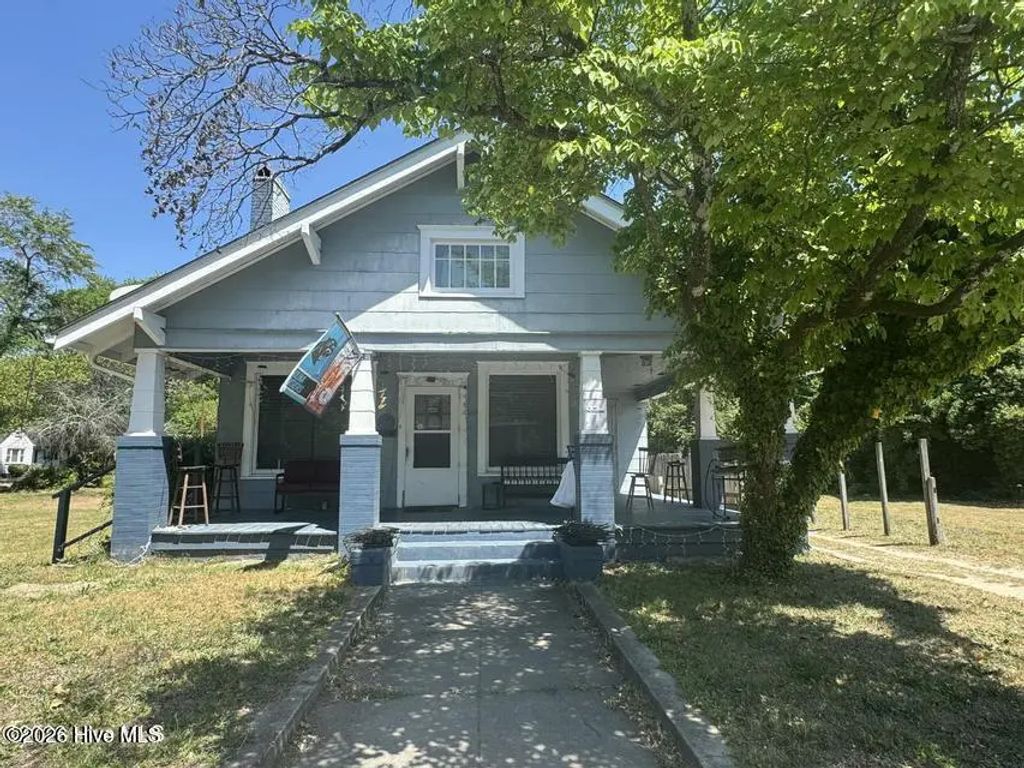 422 Spring Street, Hamlet