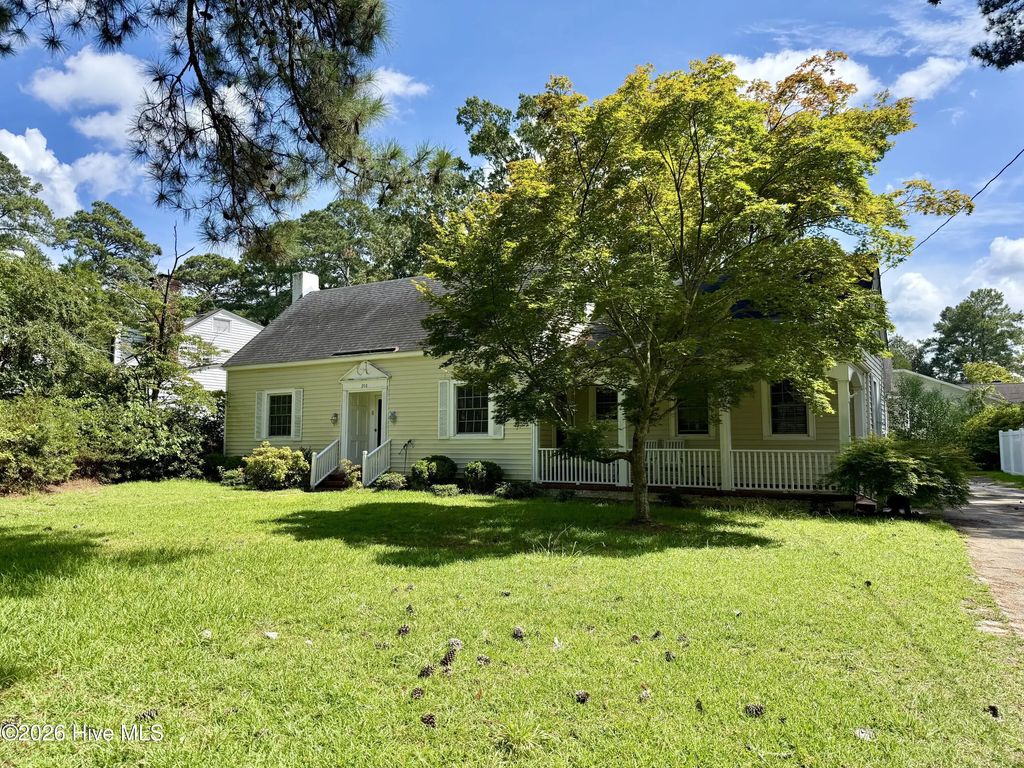 208 Crescent Drive, Windsor