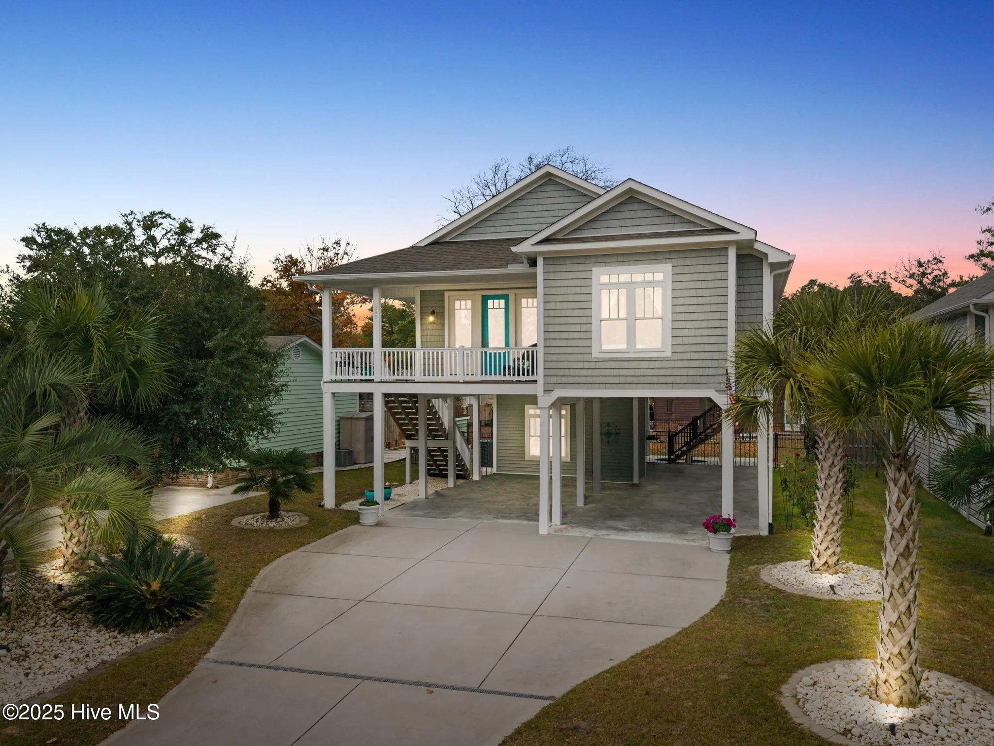 205 Ne 59th Street, Oak Island