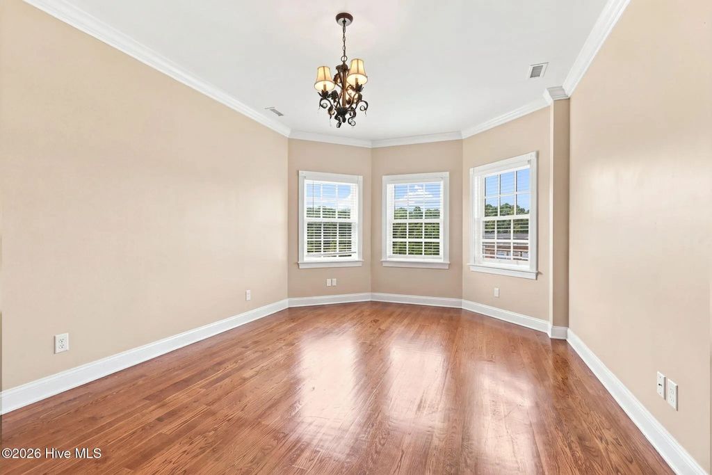 359 Bay Run, Newport