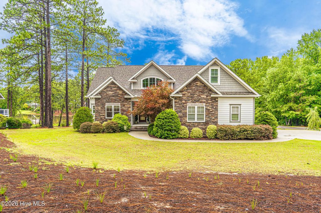 140 Edgewater Place, Pinehurst