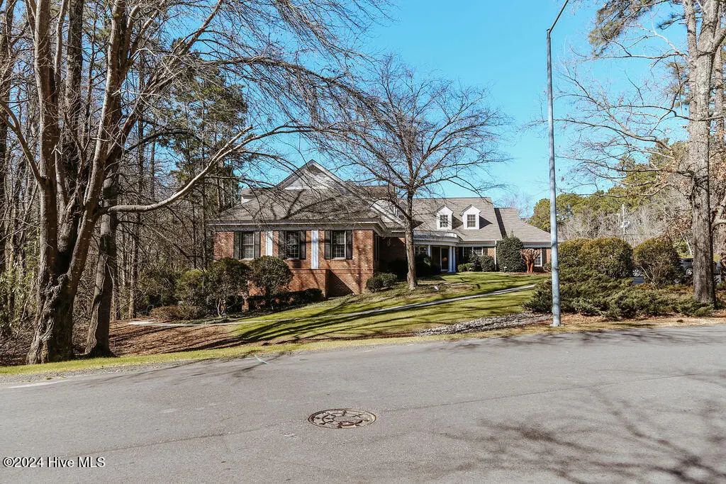 120 Applecross Road Suite 6, Pinehurst