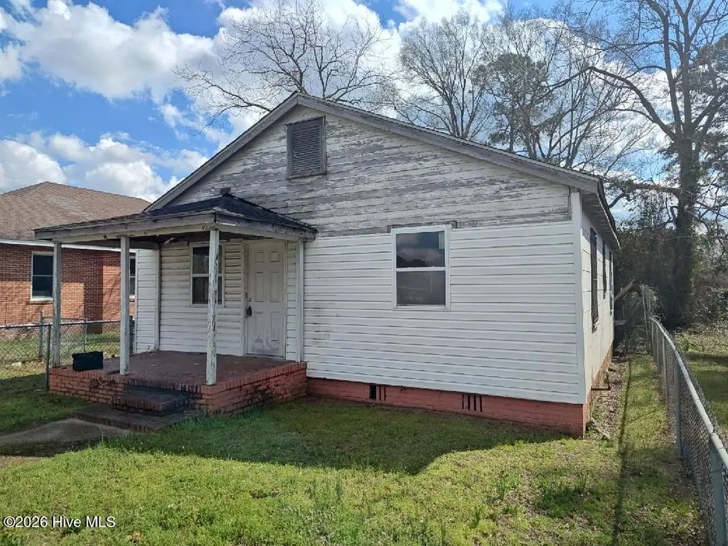 317 E Peyton Avenue, Kinston
