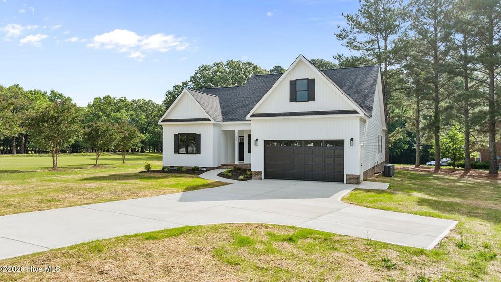113 Twin Oaks Place, Goldsboro
