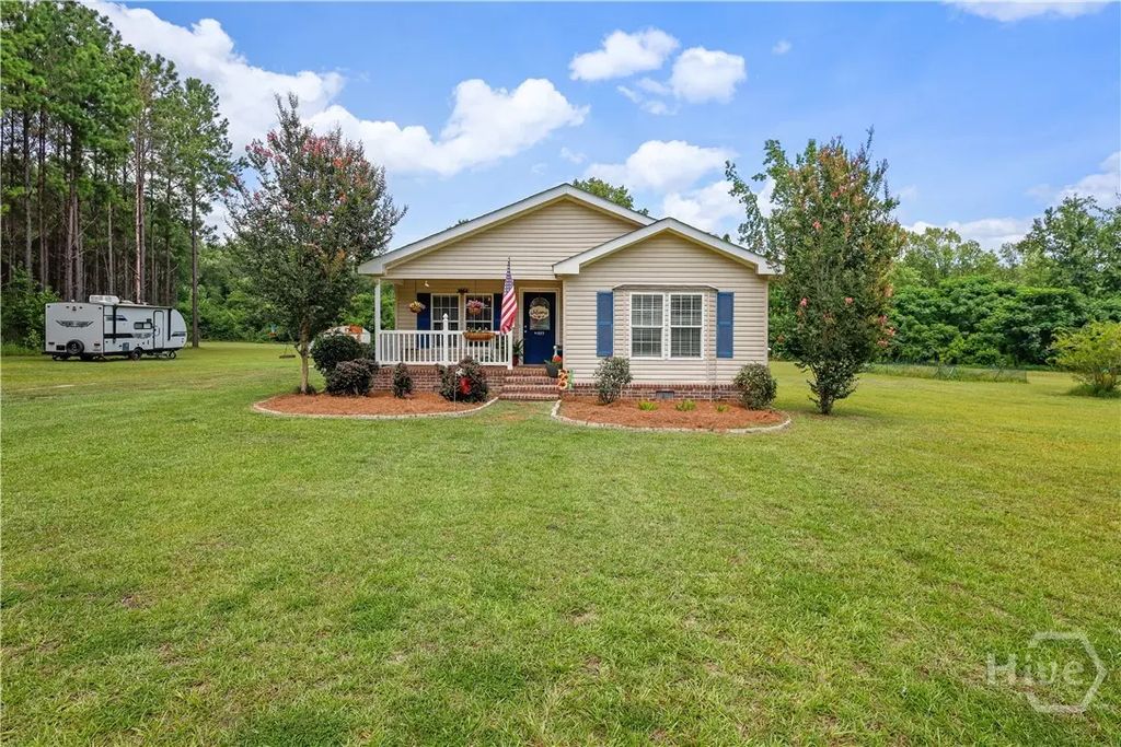 1327 Rl Roberts Road, Pembroke