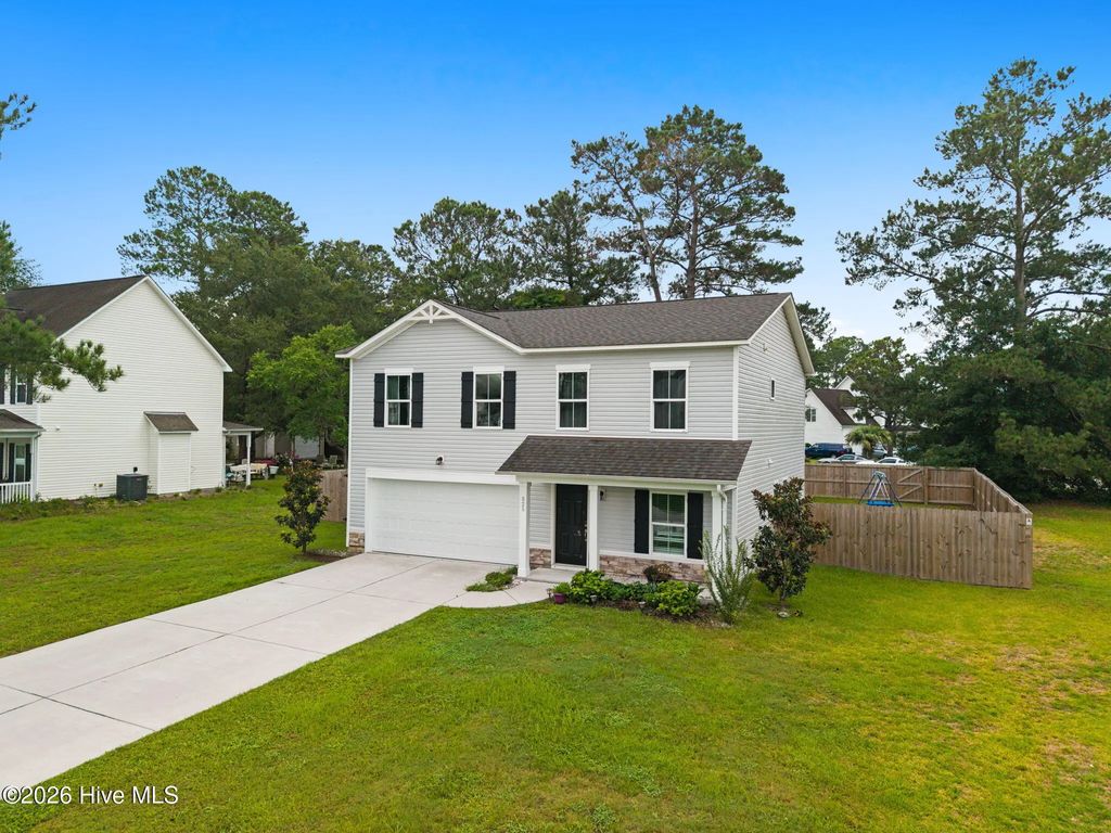 825 Usher Avenue, Shallotte