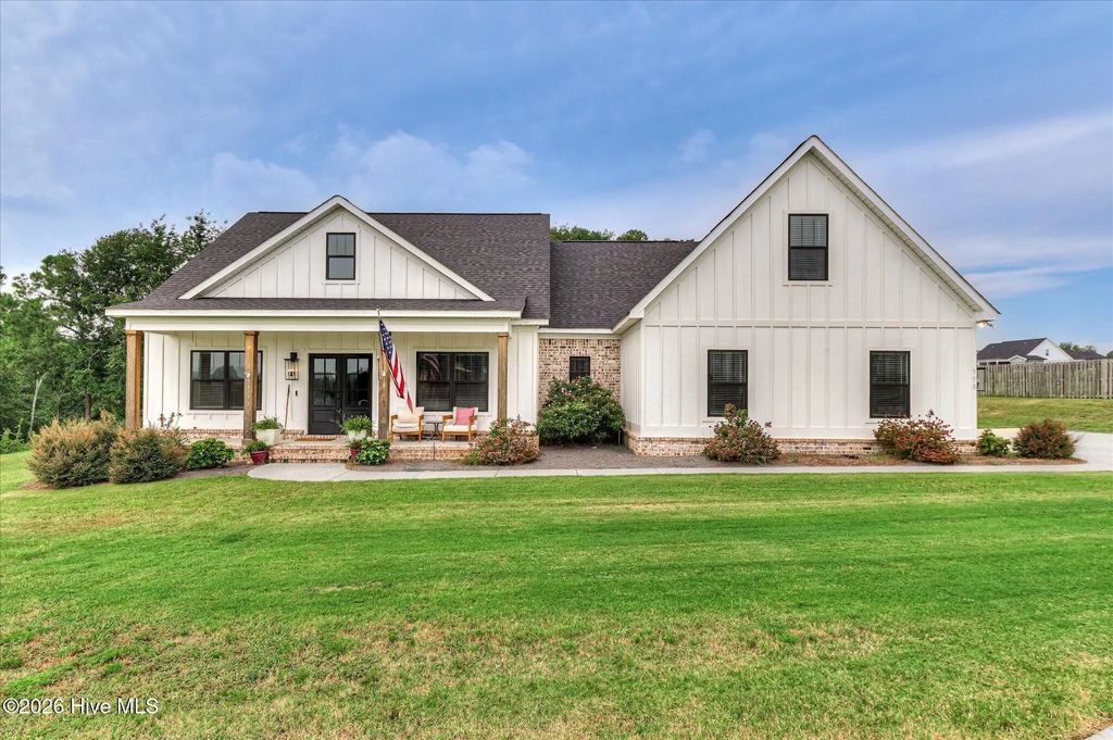 558 Annison Pointe Court, Edgefield
