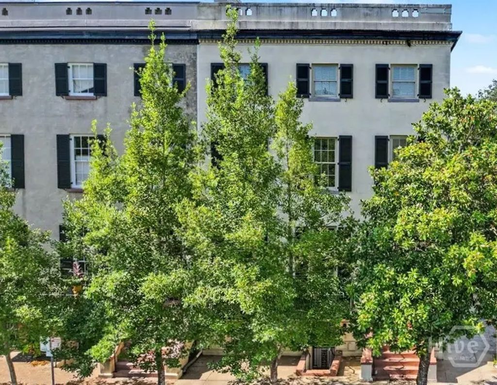 25 W Perry Street, Savannah