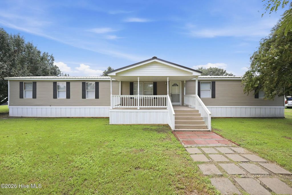 141 Woodview Lane, Kinston