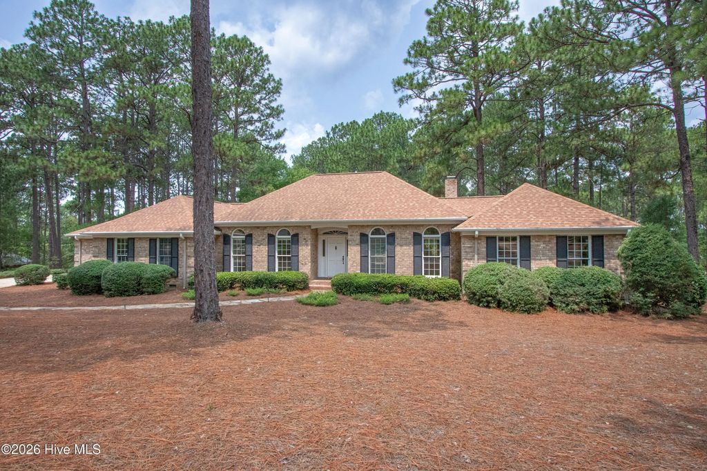 585 Donald Ross Drive, Pinehurst