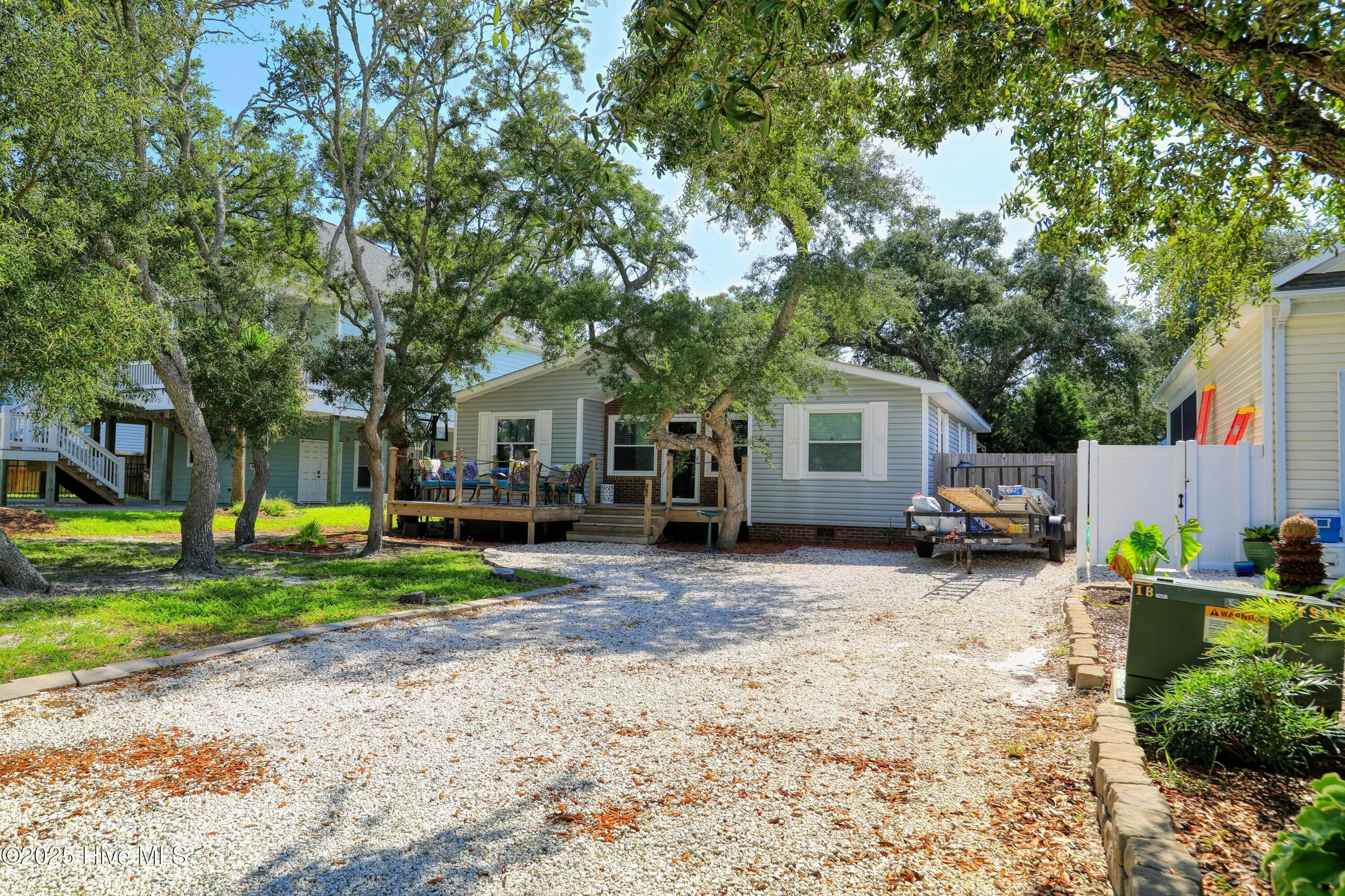 206 Ne 51st Street, Oak Island