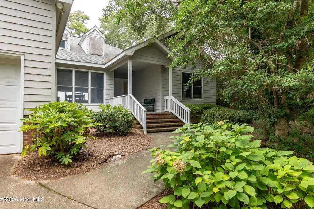 270 Oakleaf Drive, Pine Knoll Shores