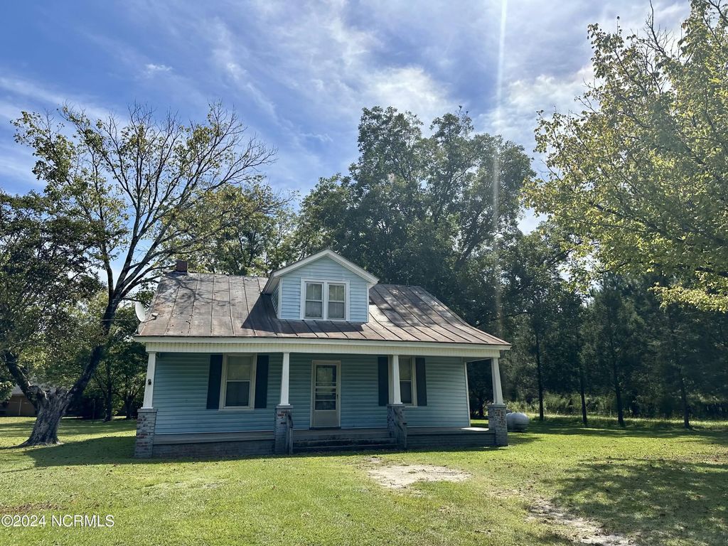 114 Rhodes Avenue, Windsor