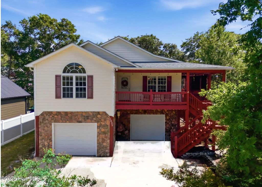 1805 W Oak Island Drive, Oak Island
