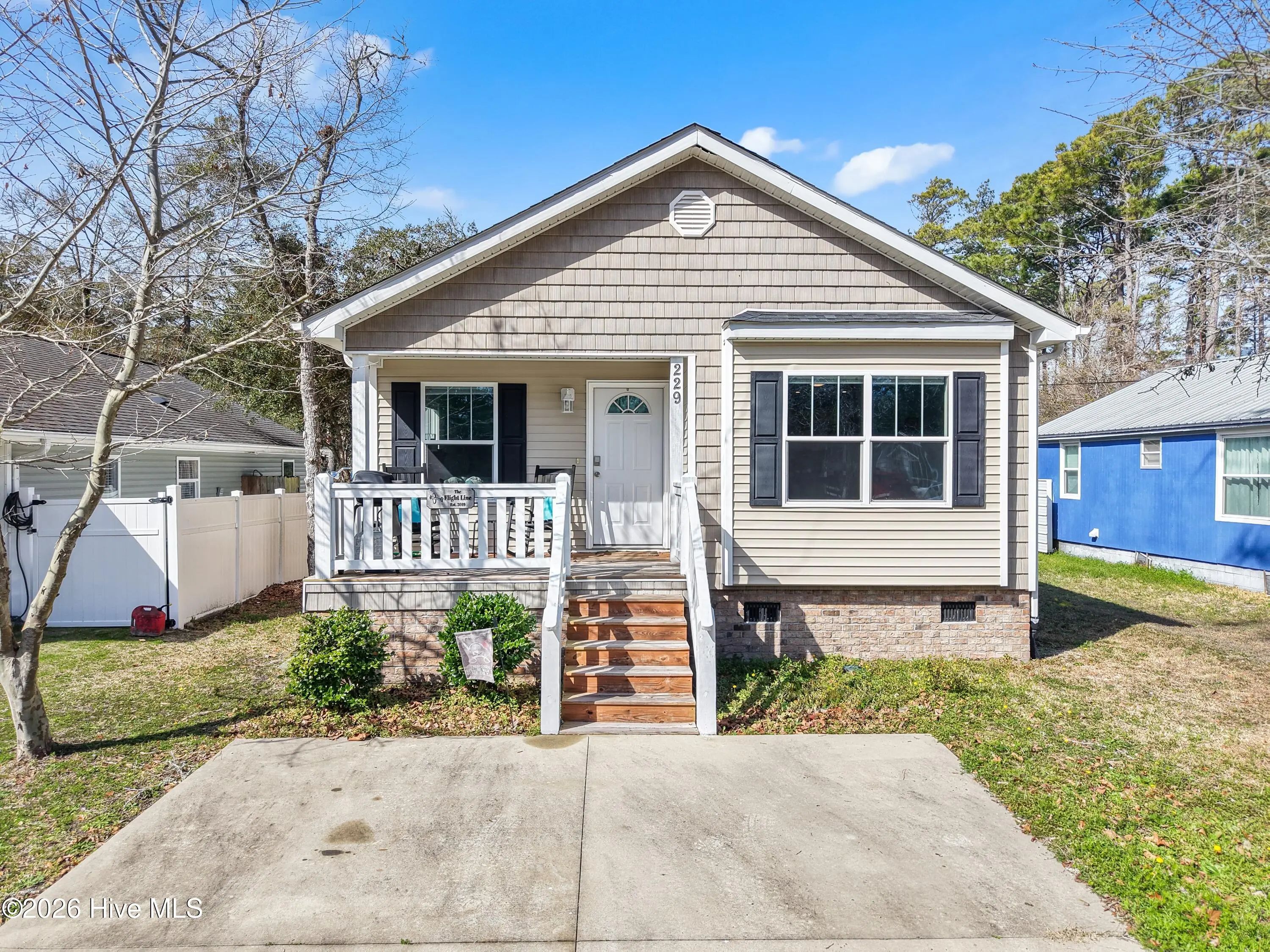 229 Ne 75th Street, Oak Island