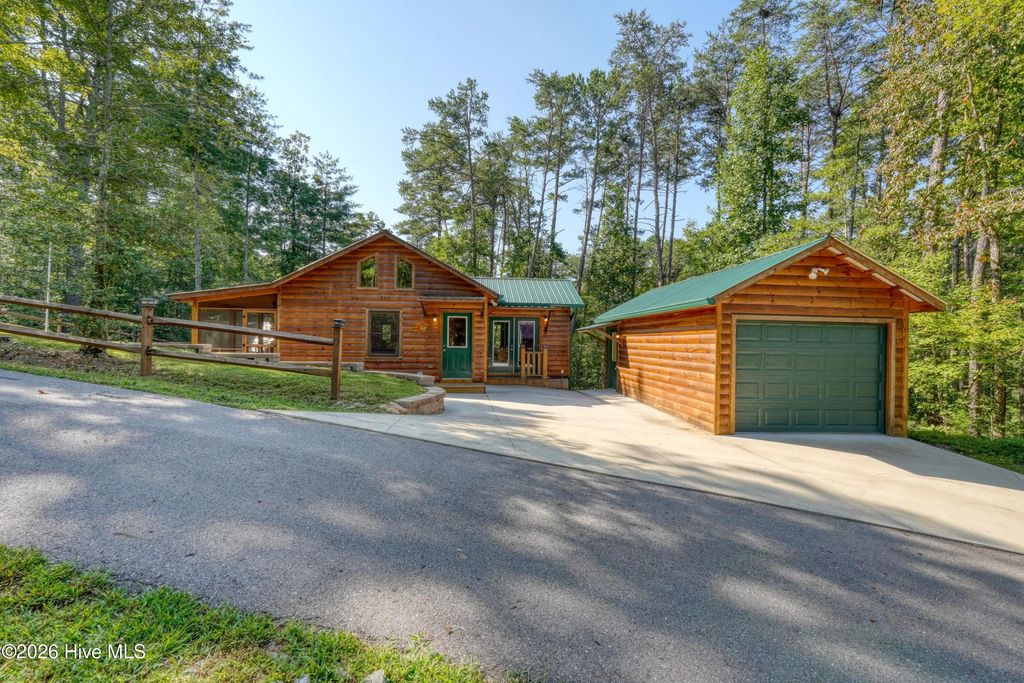 305 Whispering Hills Road, Murphy