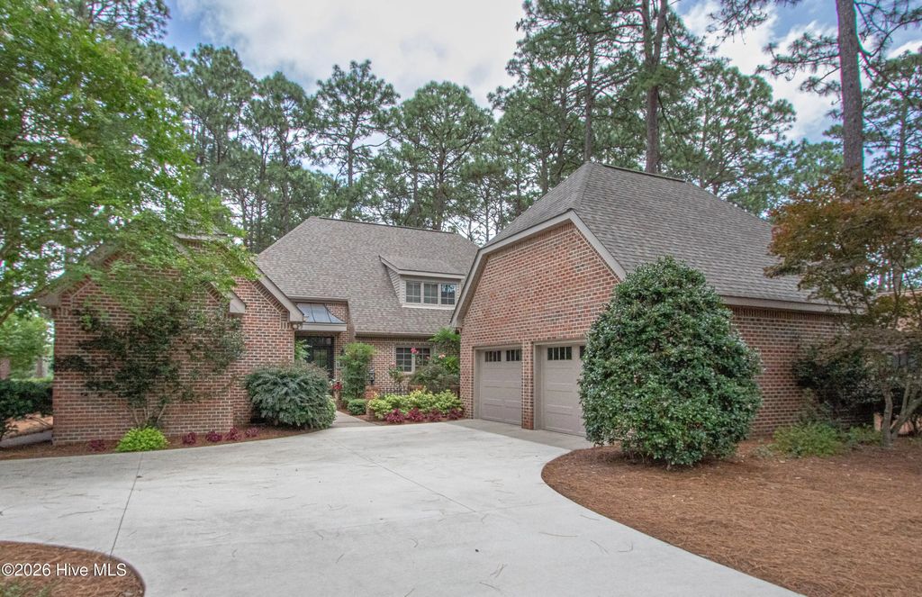 185 Baltusrol Lane, Pinehurst