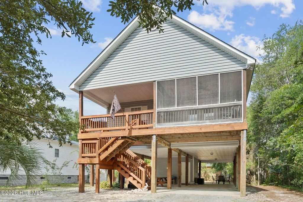 143 Ne 4th Street, Oak Island
