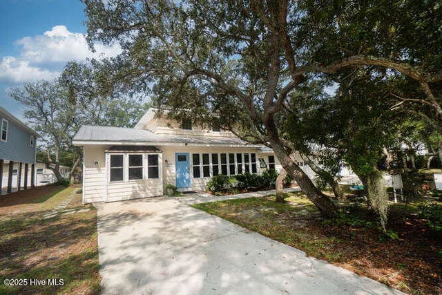 137 Nw 9th Street, Oak Island
