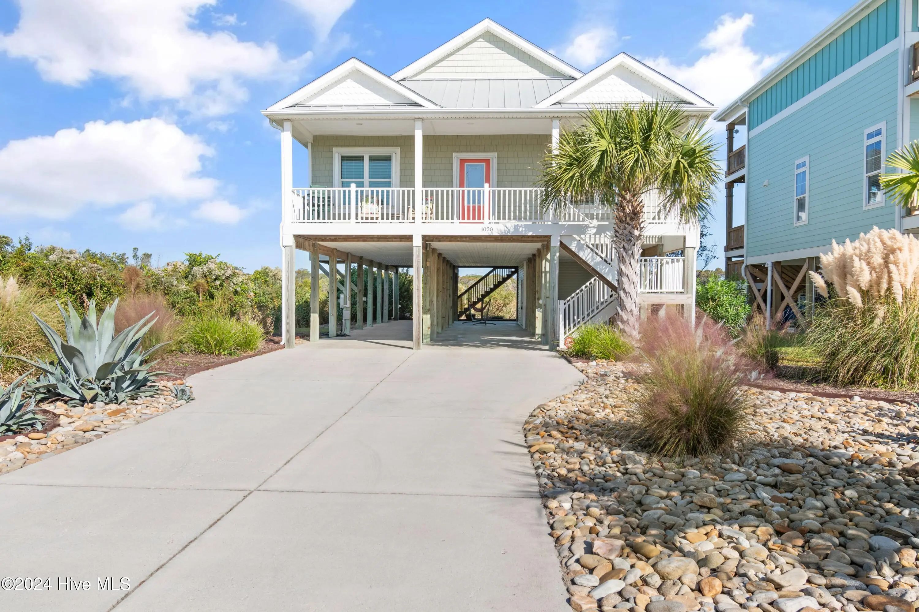 1020 W Pelican Drive, Oak Island