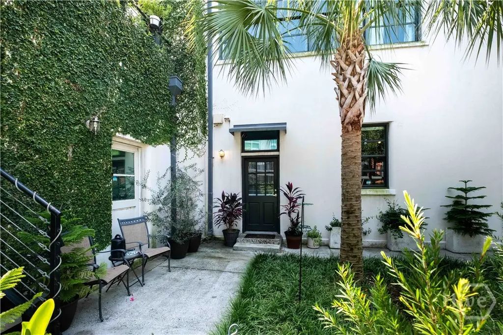 528 Selma Street B, Savannah