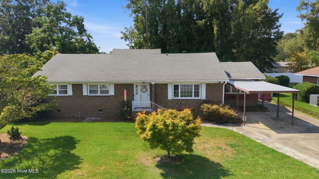 2002 Carey Road, Kinston