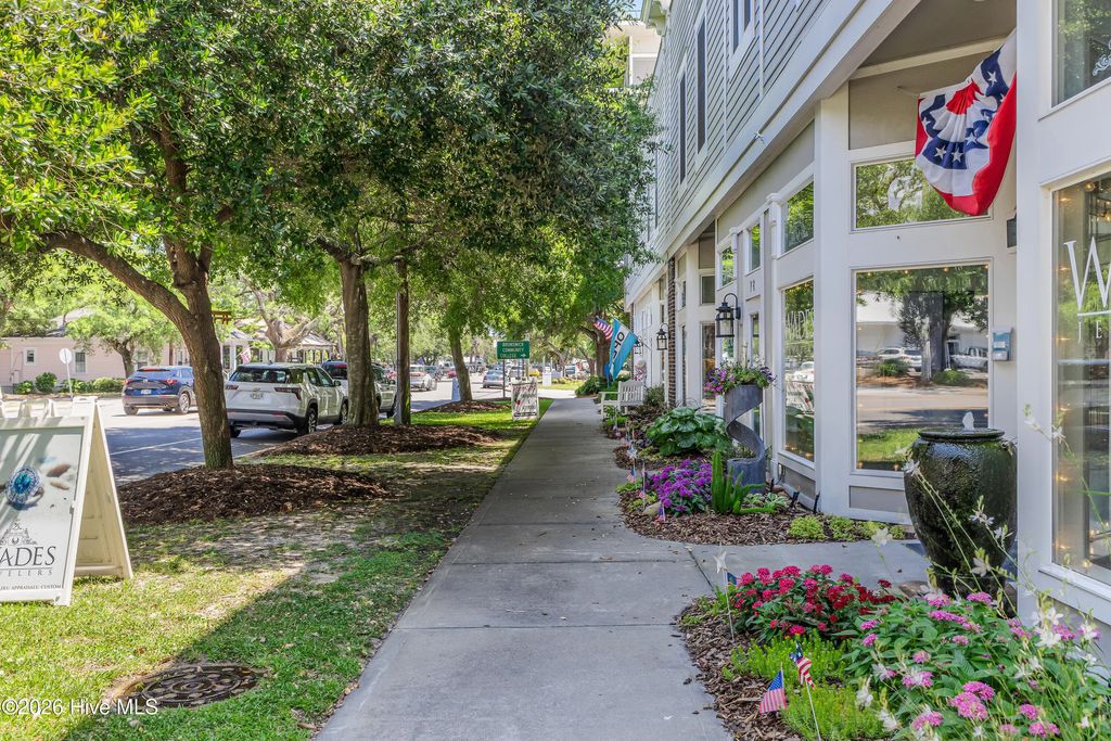 701 N Howe Street 8, Southport