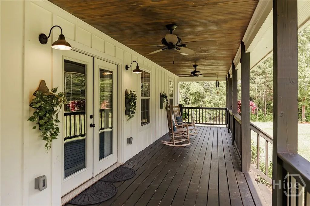 930 James Holcomb Road, Hull