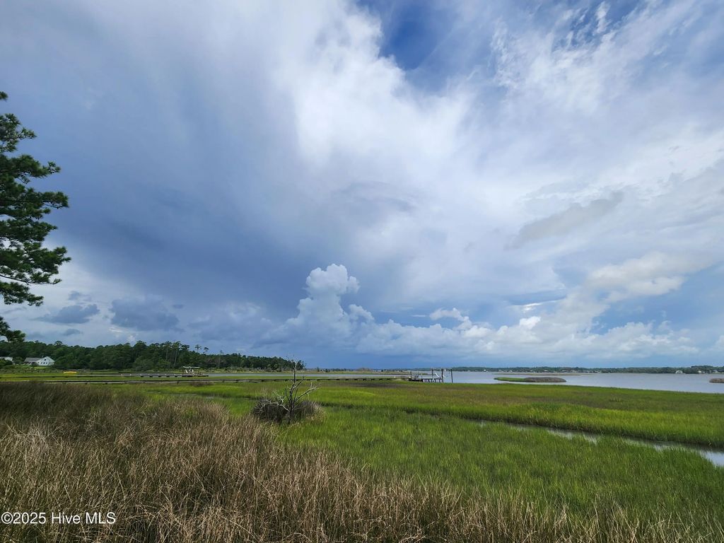 240 River Reach Drive, Swansboro