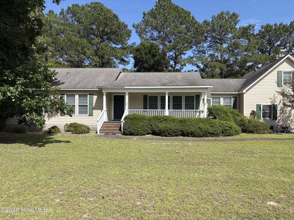 901 Firefly Court, New Bern