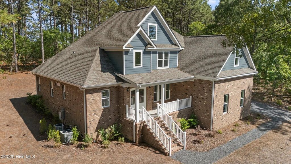 225 Lakeway Drive, West End