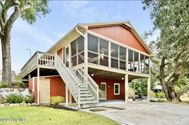 303 Live Oak Street, Emerald Isle