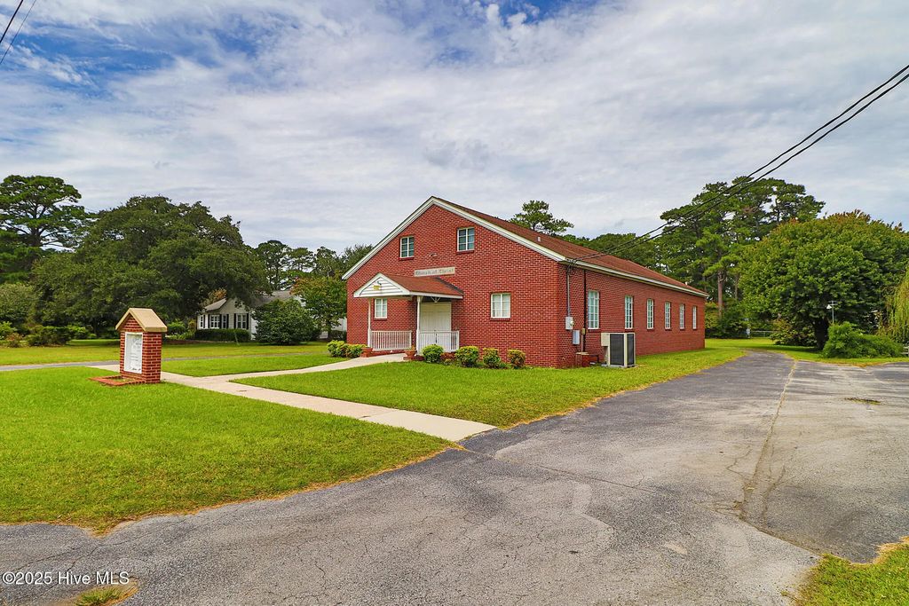 2101 S Lakeview Drive, Newport