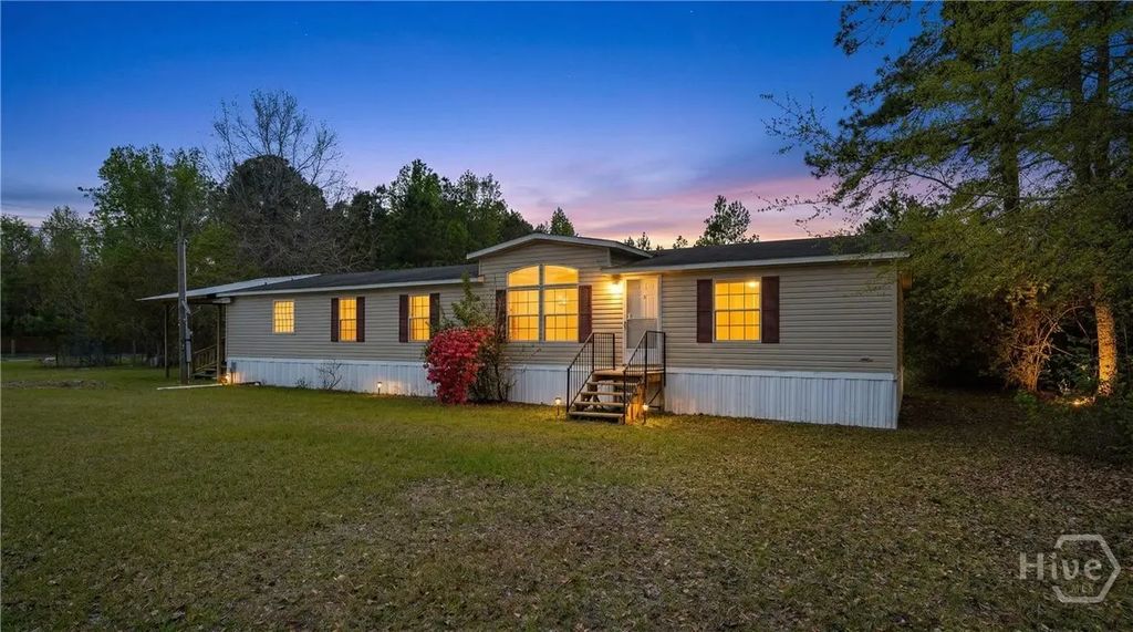 1298 Lee Road, Pembroke