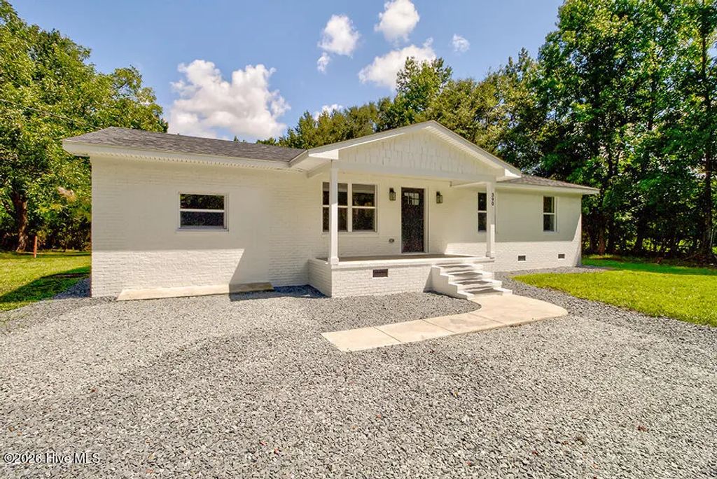 390 Newtown Loop Road, Atkinson