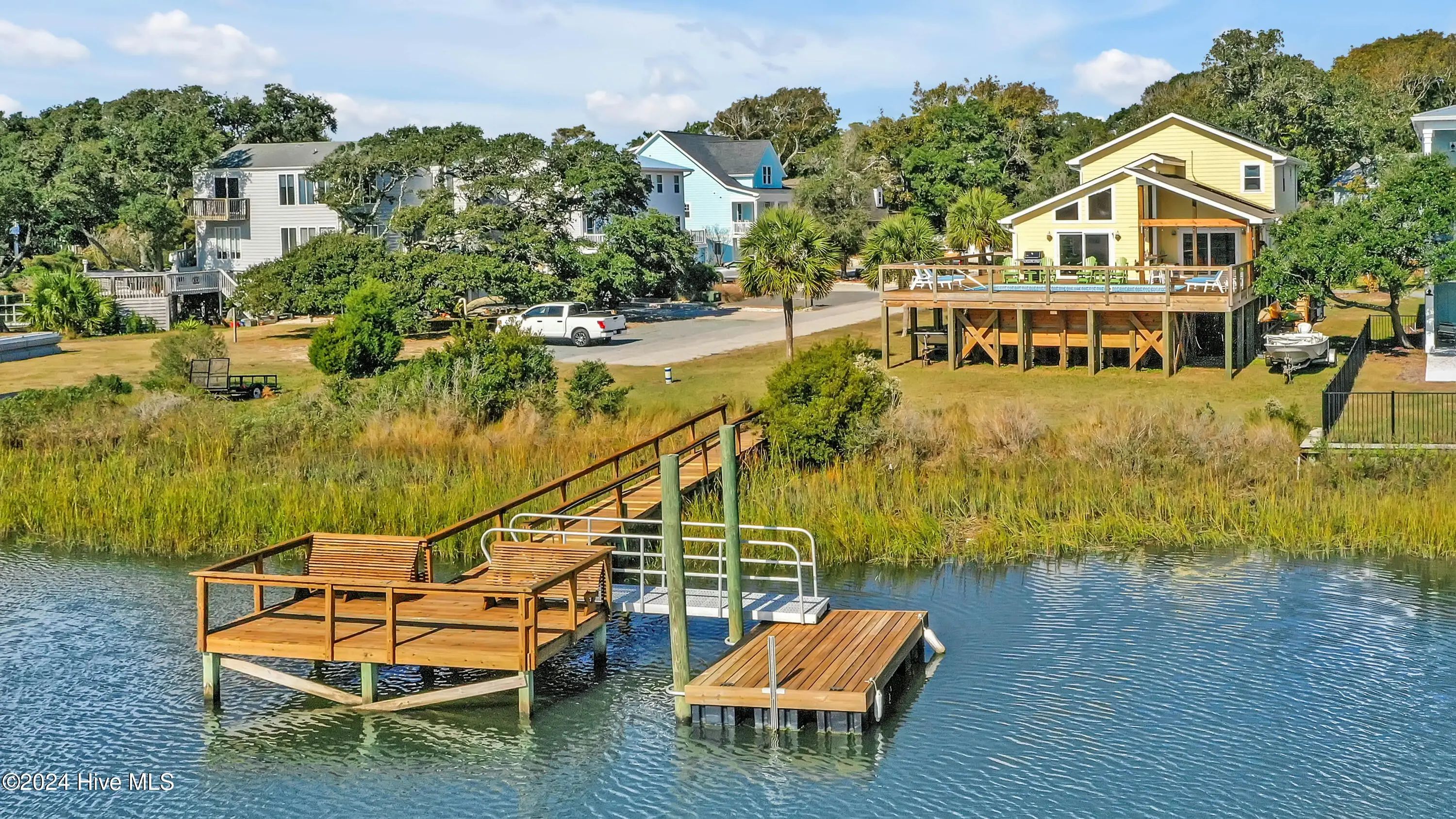 122 Sw 24th Street, Oak Island