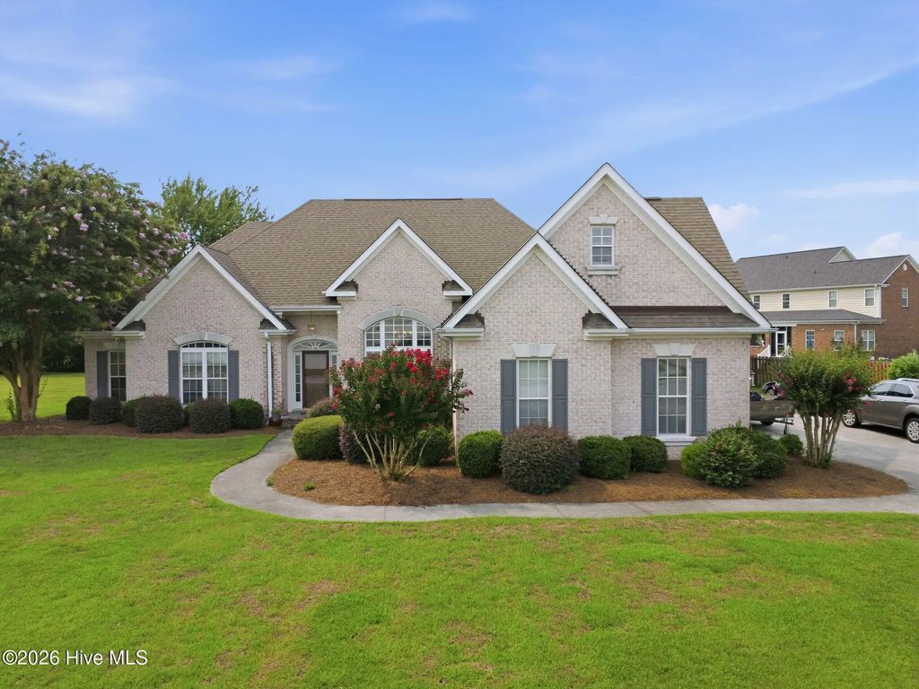 304 Drayton Hall, Jacksonville