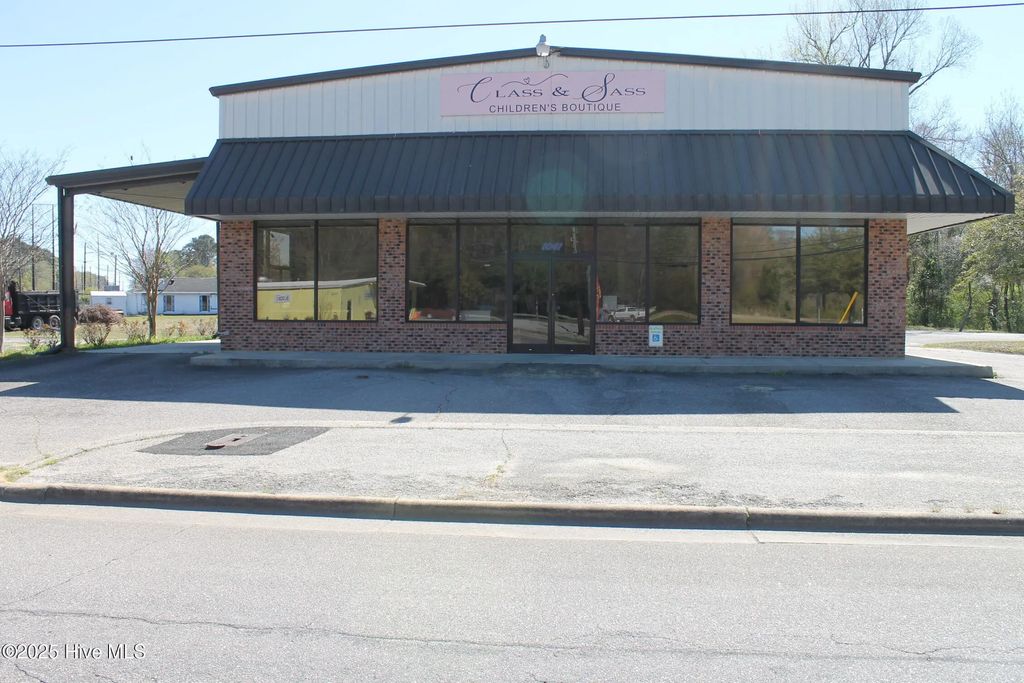 1041 S Madison Street, Whiteville